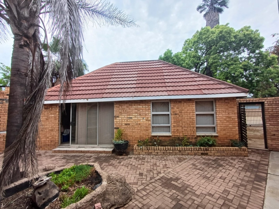 4 Bedroom Property for Sale in Flimieda North West